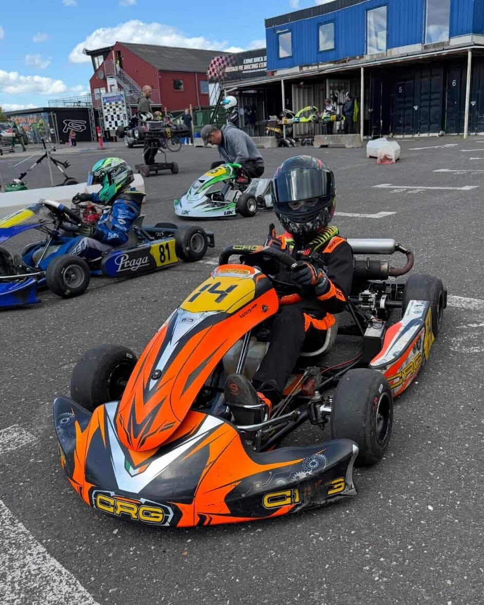 Paddock-action — på vej ud